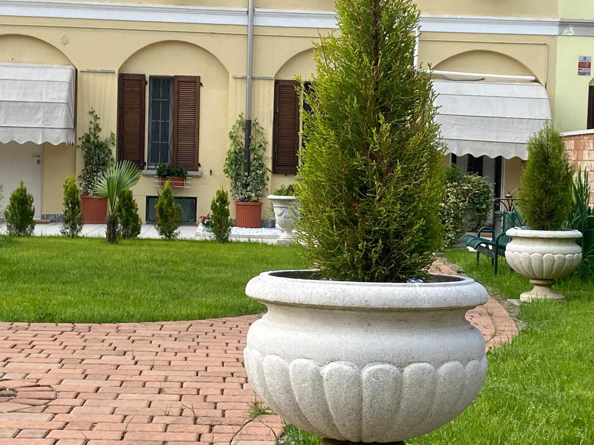 Savany B&Apartments Buscate Екстер'єр фото